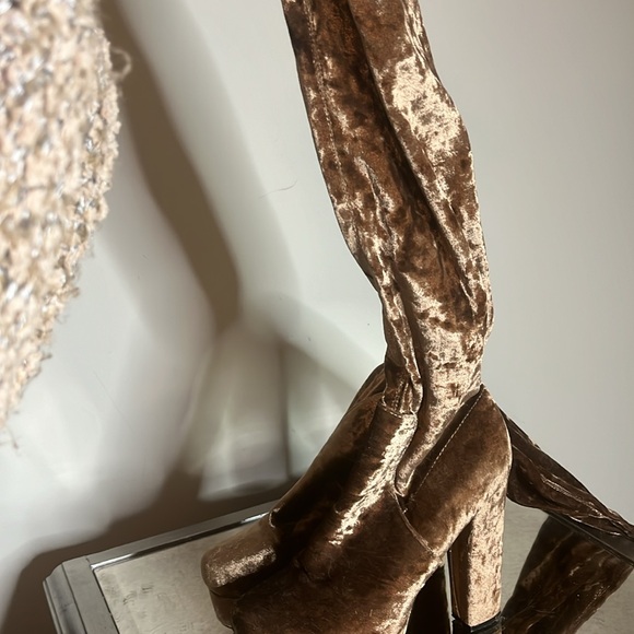 Velvet Boots - Picture 2 of 3